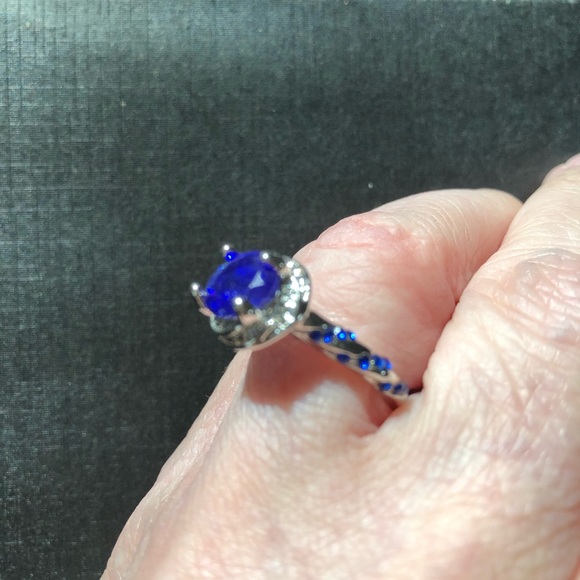 HOT SALE!!!!  RING SAPPHIRE BLUE STONE NWOT - Picture 2 of 3